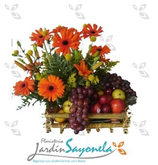 Gerberas, Lirios y Frutas